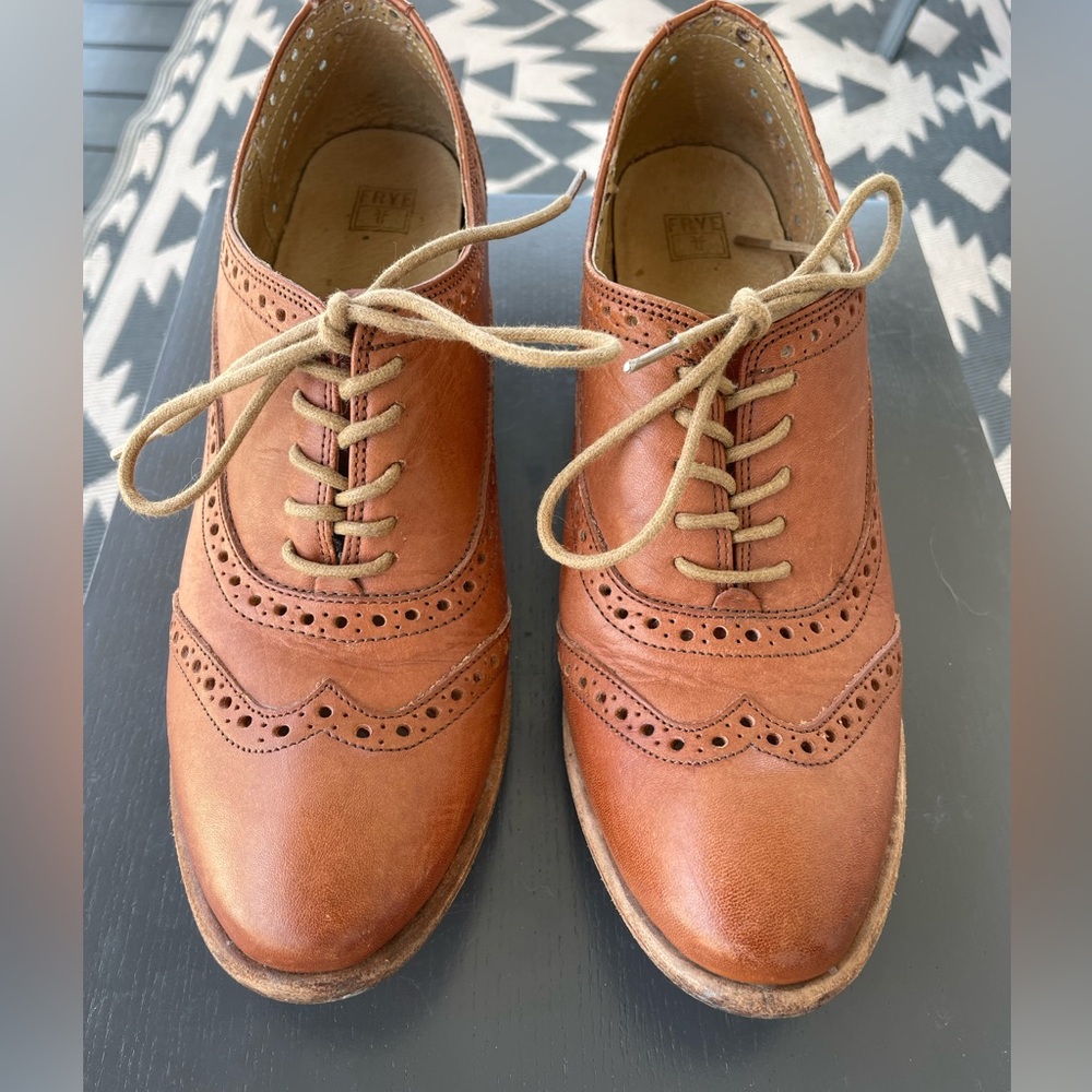 FRYE Maggie Oxford 8.5